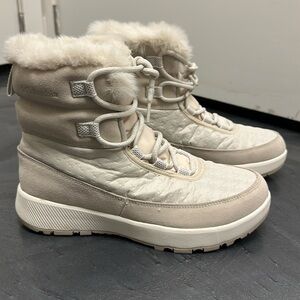 Columbia Women's Slopeside Peak Luxe Boot (Size 9.5)